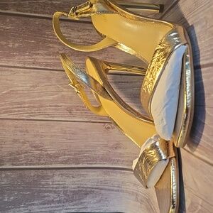 Michael Michael Kors Kasia Heeled Embossed Leather Sandal Pale Gold Size 9 NEW**